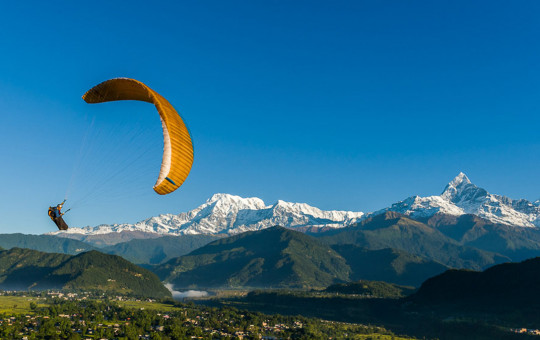 अन्तर्राष्ट्रिय विमान आउन थालेपछि कसरी जोगिएला पोखराको प्याराग्लाइडिङ (भिडिओ)